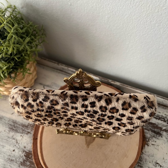 Vintage Hair on Hide Leather Leopard Animal Print Kiss Lock Clutch Handbag Purse - Picture 3 of 7